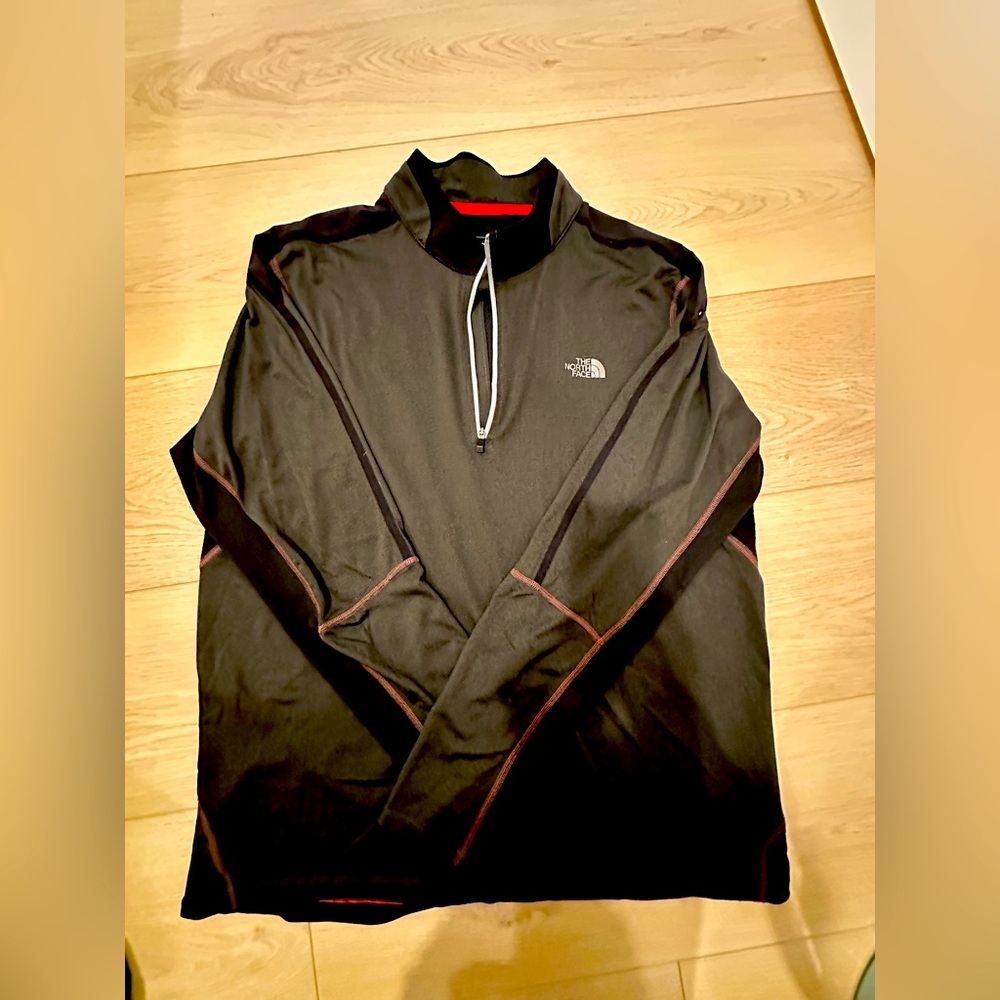 The North Face Men's Black Top Large